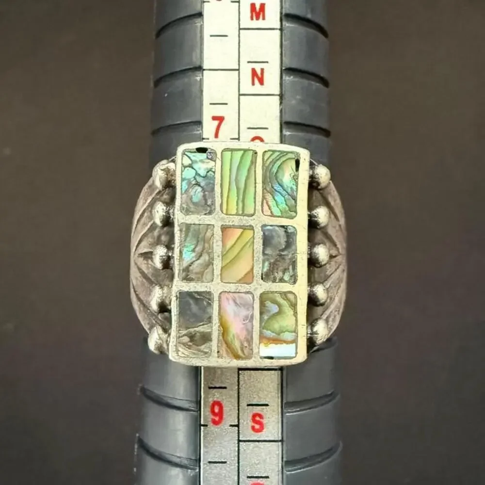 Sterling silver vintage native thick abalone ring. Size 8